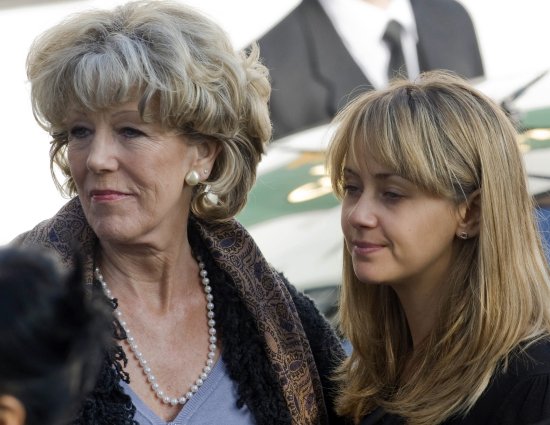 Audrey Roberts (Sue Nicholls) and Maria Connor (Samia Smith)