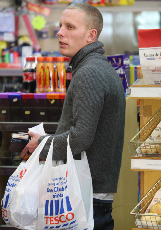 Laurence Fox shopping for his wife Billie Piper who has just given birth to 