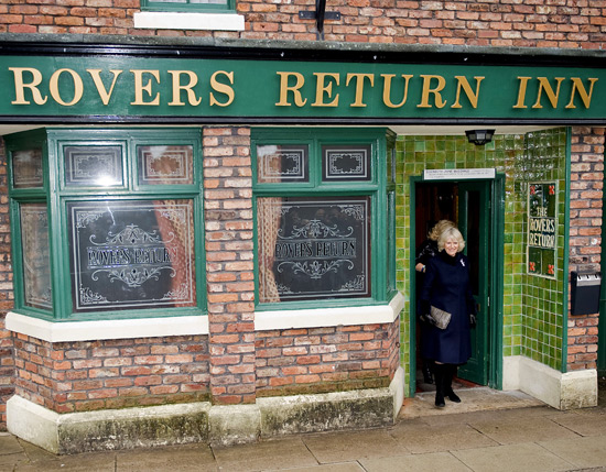 Corrie: Camilla visits the Street