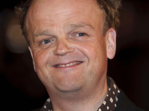 Toby Jones gets 'Captain Americ...
