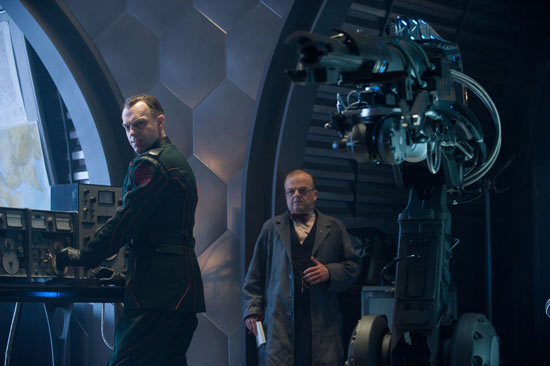 hugo weaving pics