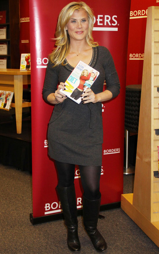 Alison Sweeney signs her new book'The Mommy Diet' at Borders New York