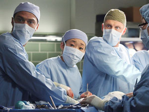 Grey's Anatomy S07E18 'Song Beneath The Song': Christina, Derek, Richard and Miranda in the operating theatre.