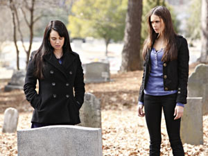 The Vampire Diaries S02E17 'Know Thy Enemy': Isobel and Elena