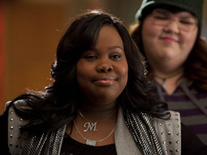 Glee S02E17 'Night of Neglect': Lauren helps Mercedes to demand respect.