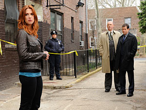Carrie Wells (Poppy Montgomery), Det Mike Costello (Michael Gaston) and Del Al Burns (Dylan Walsh) from 'Unforgettable