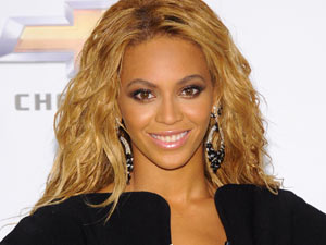 Beyonce arrives at the Billboard Awards 2011