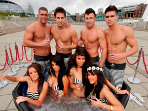 'Geordie Shore' stars in a hot tub: Group