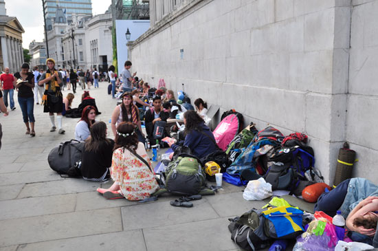 Queues of Harry Potter fans
