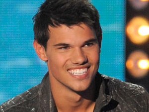 Taylor Lautner at the Teen Choice Awards 2011