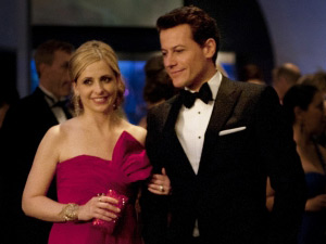 Ioan Gruffudd as Andrew Martin and Sarah Michelle Geller as Siobhan Martin/Bridget Kelly on Ringer