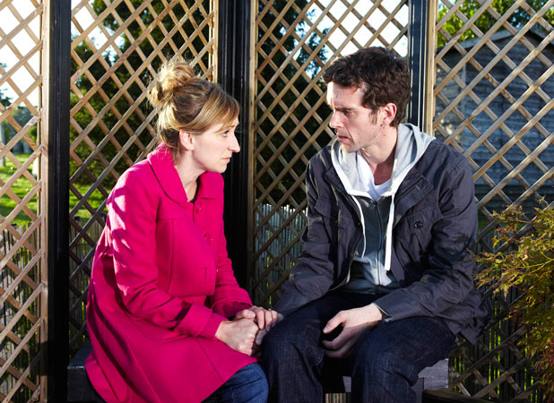 Marlon tells Laurel about Sandy's questioning