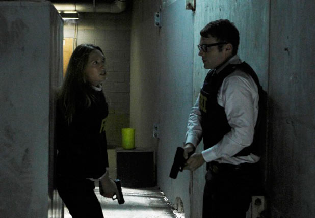 Olivia (Anna Torv), Lincoln (Seth Gabel)