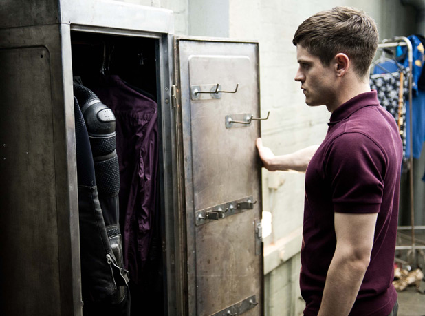 Simon (Iwan Rheon)