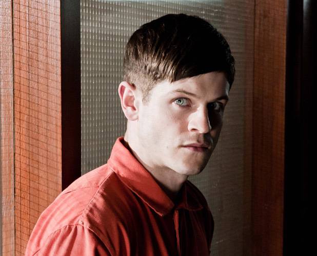 Simon (Iwan Rheon)