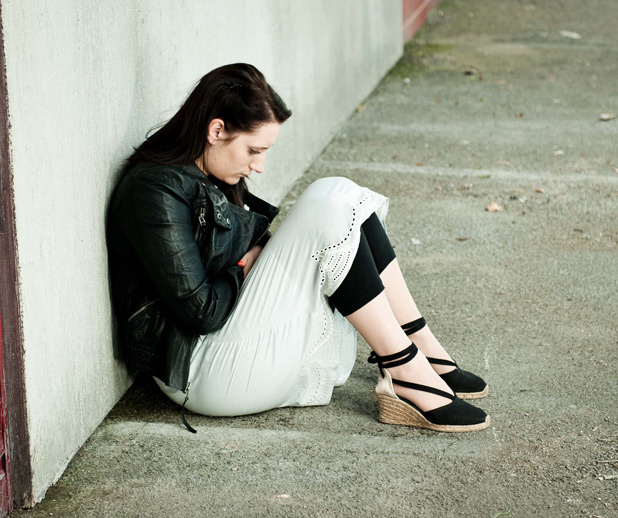 Kelly (Lauren Socha)