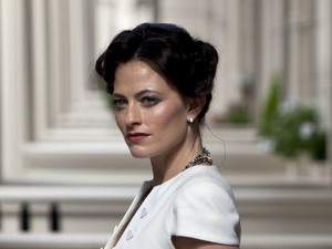 Irene Adler (LARA PULVER)
Sherlock