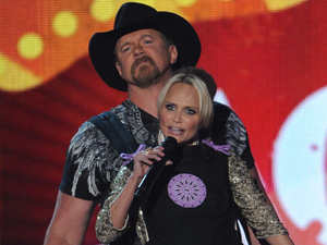 Kristin Chenoweth strapped to Trace Adkins at the American Country Awards 2011 on Fox