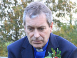 Ashley is conflicted about whether to go through with the renewal of his vows