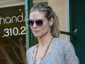 Heidi Klum and her daughter Leni Samuel are seen leaving a restaurant in Brentwood after lunch
Los Angeles