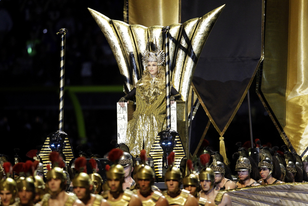 http://i1.cdnds.net/12/06/618x414/showbiz_madonna_super_bowl_gallery_1.jpg