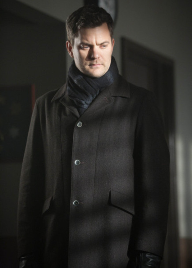Peter (Josh Jackson)