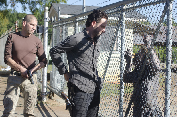 The Walking Dead S02E10: '18 Miles Out'
