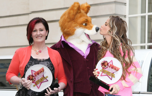 Katie Price with The Foxy Bingo Celebrity Mum of the Year award