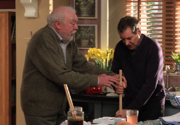 Sandy Thomas (Freddie Jones) falls in an argument with Ashley Thomas (John Middleton)