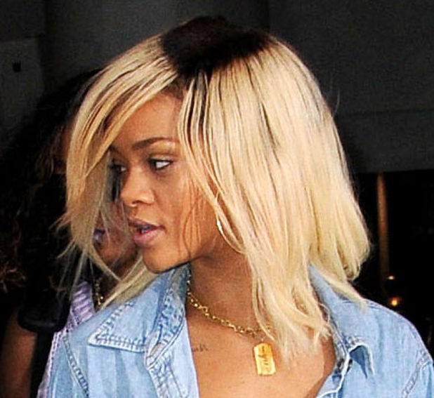 Rihanna Opts For New Blonde Look With Dark Brown Roots Global