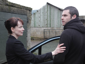 Aaron meets the police officers, telling them it was he who torched the garage, explaining that he is not letting Cain go down for it