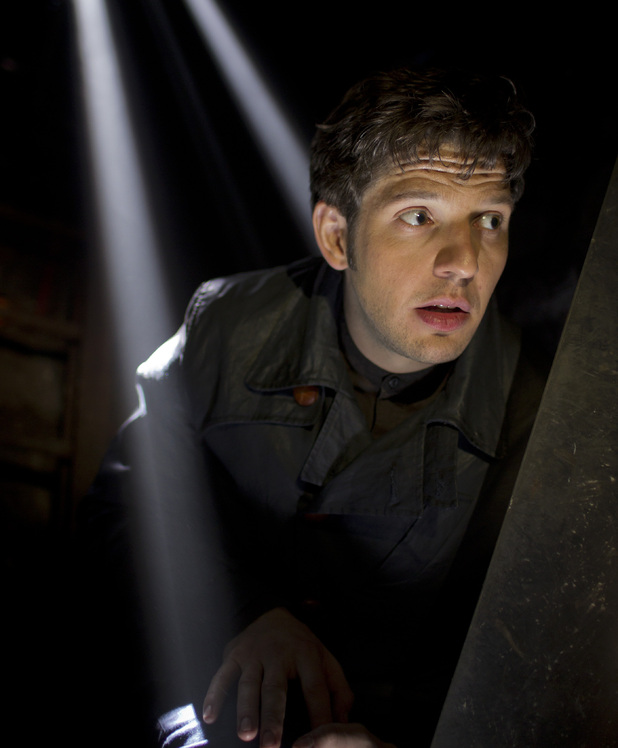 Hal (Damien Molony) 