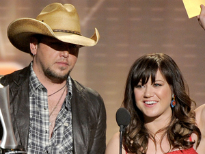 ACM Awards 2012: Jason Aldean and Kelly Clarkson
