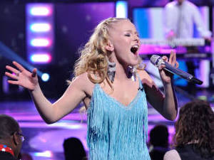 American Idol Season 11 - The Top 8 Perform - Hollie Cavanagh