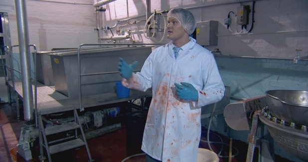 Ricky Martin making sauce on The Apprentice S08E03