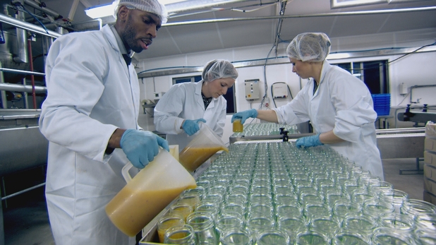 Team Sterling bottle their condiment on The Apprentice S08E03