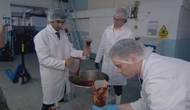 Team Phoenix bottling sauce on The Apprentice S08E03