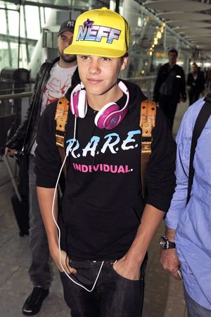 Justin Bieber arrives in London