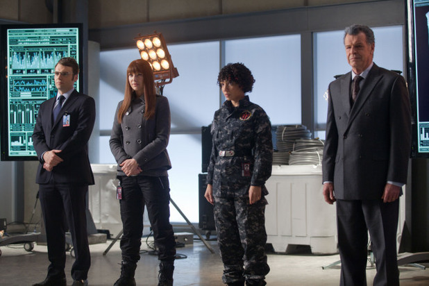 Fringe S04E20: 'World's Apart'