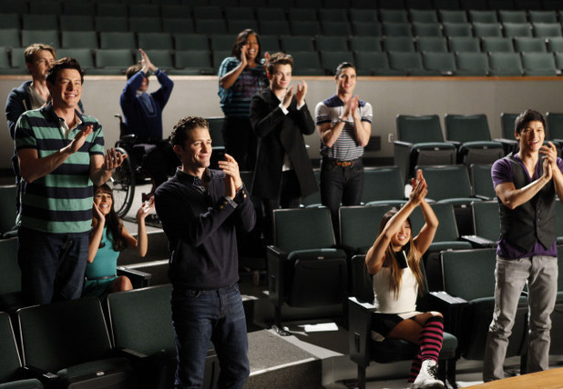 Glee S03E17: 'Dance With Somebody'
