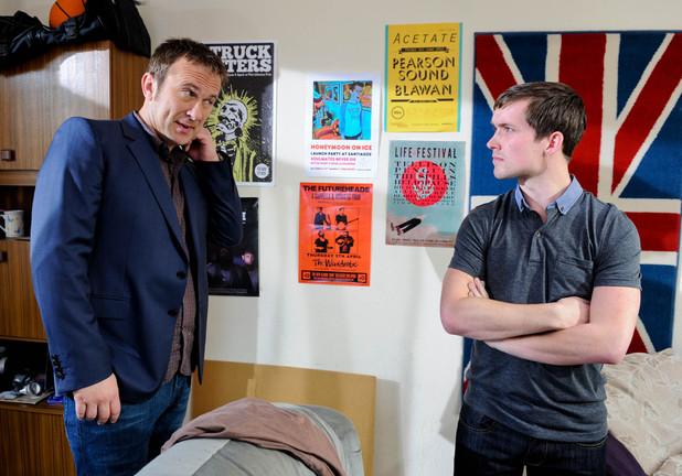 Declan confides in Robbie