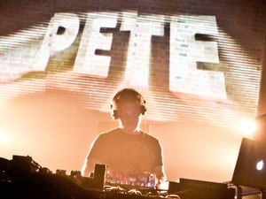 Pete Tong performs live