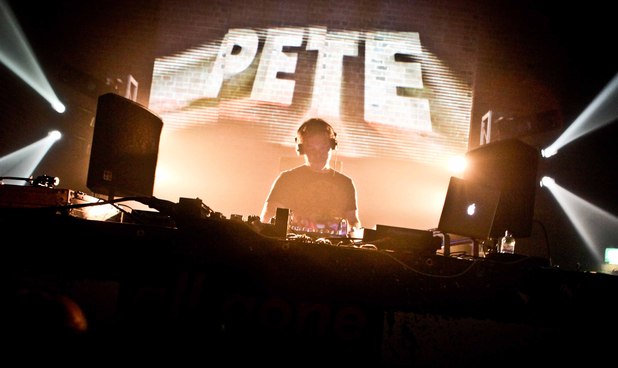 Pete Tong performs live