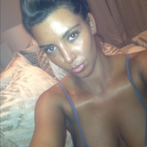 Kim Kardashian, twitter, fake tan