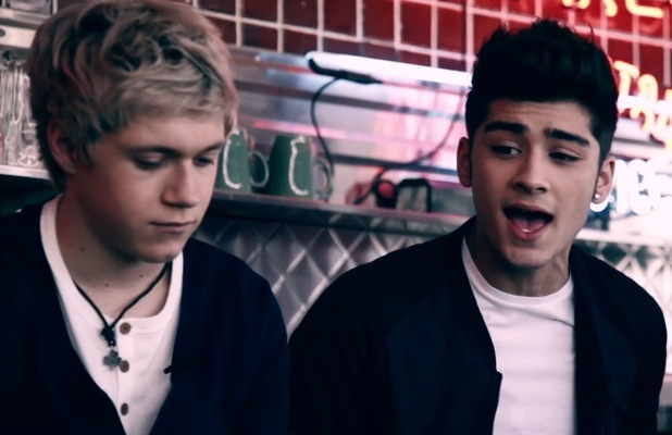 One Direction's Zayn Malik and Niall Horan perform in US diner.