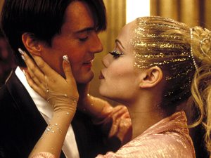 Showgirls: Kyle MacLachlan, Elizabeth Burkley