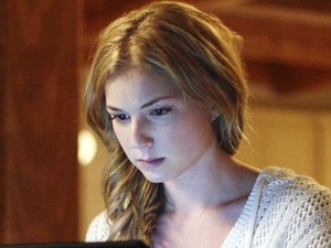 Revenge S01E01