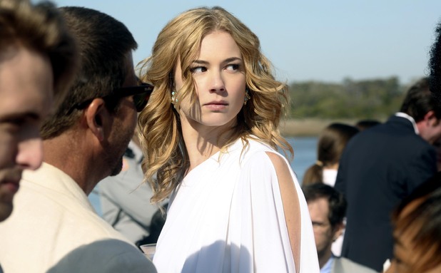 Revenge S01E01