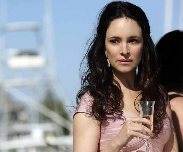 Revenge S01E01