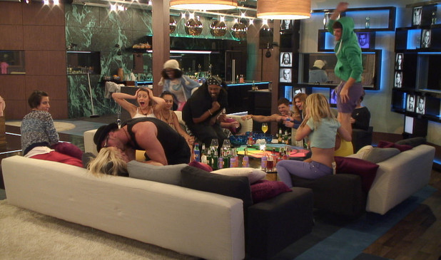 The other housemates cheer on Benedict and Victoria's kiss.